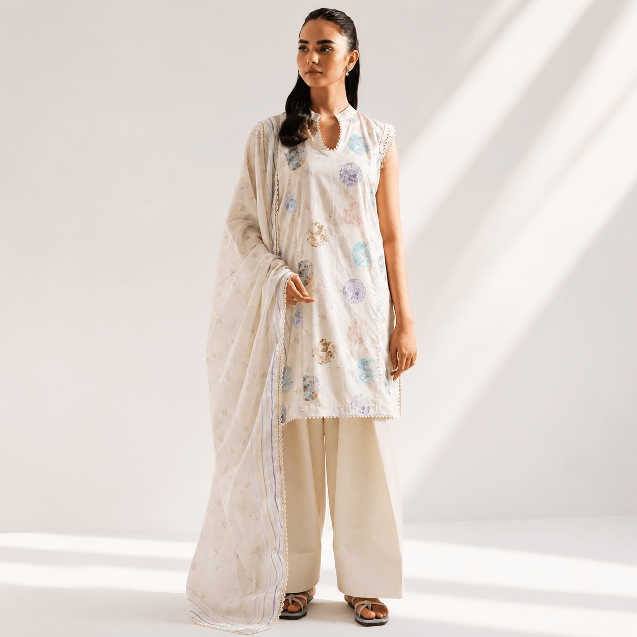 Sapphire Premium Airjet Lawn 3-Piece Digital Print Suit – Ivory White Pastel Floral | Shirt, Trouser & Dupatta